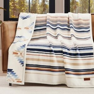NEW Pendleton Reversible Plush Throw Savanna Stripe Design